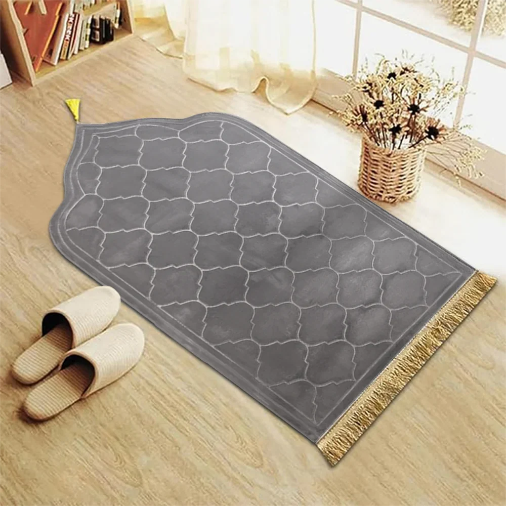 Islamic Prayer Rug – Soft Flannel Mat with Gold Tassels & Anti-Slip Backing