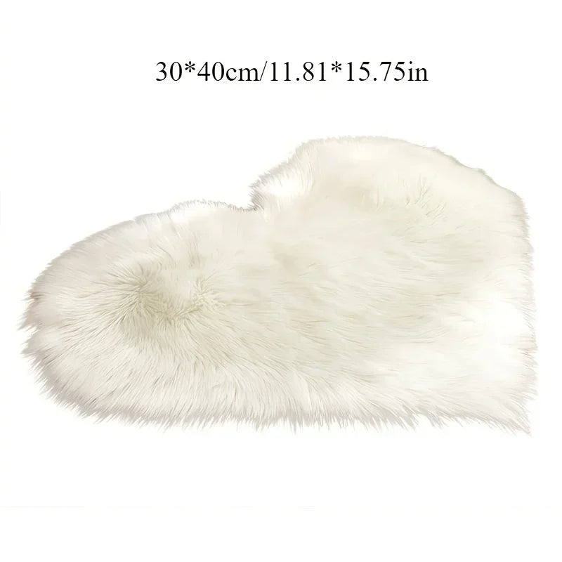Heart-Shaped Plush Area Rug – Soft Faux Fur Indoor Carpet