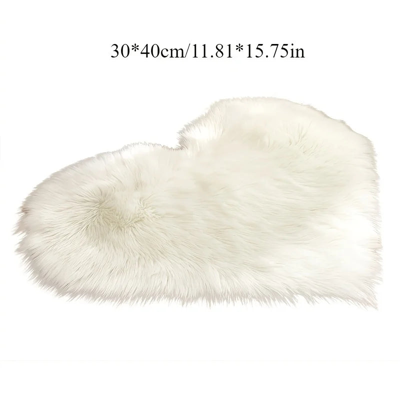 Heart-Shaped Plush Area Rug – Soft Faux Fur Indoor Carpet