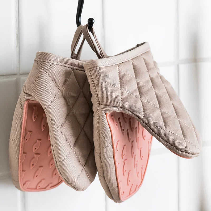 Fish-Shaped Silicone Oven Mitt – Heat-Resistant Kitchen Glove