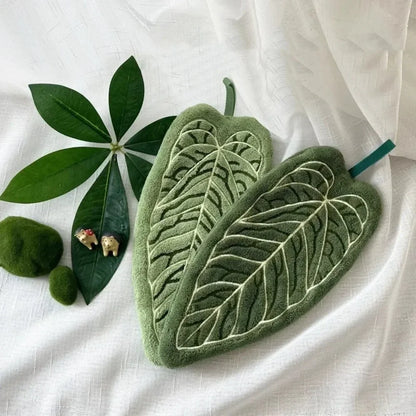Leaf-Shaped Hand Towel – Absorbent Quick-Dry with Hanging Loop