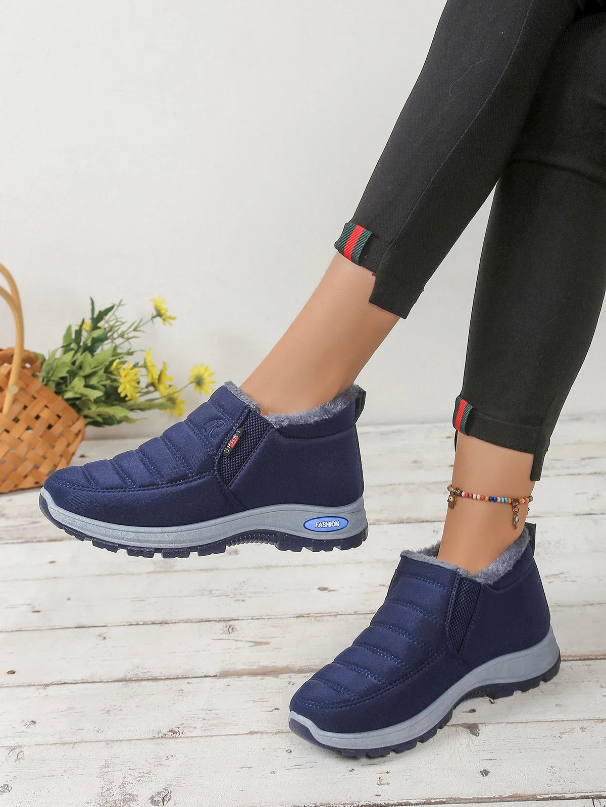 Women's Fleece-Lined Winter Snow Boots – Warm Mid-Top Zip