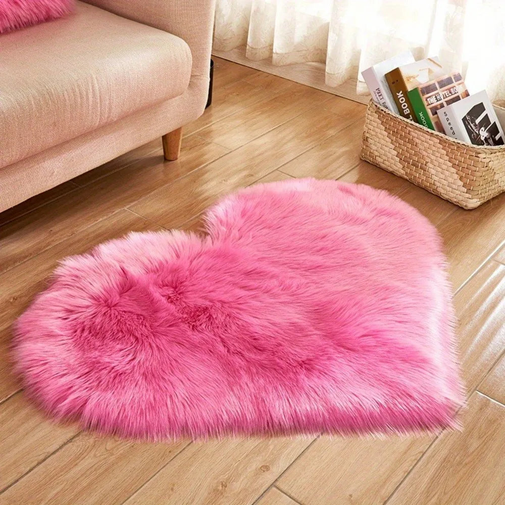 Heart-Shaped Plush Area Rug – Soft Faux Fur Indoor Carpet