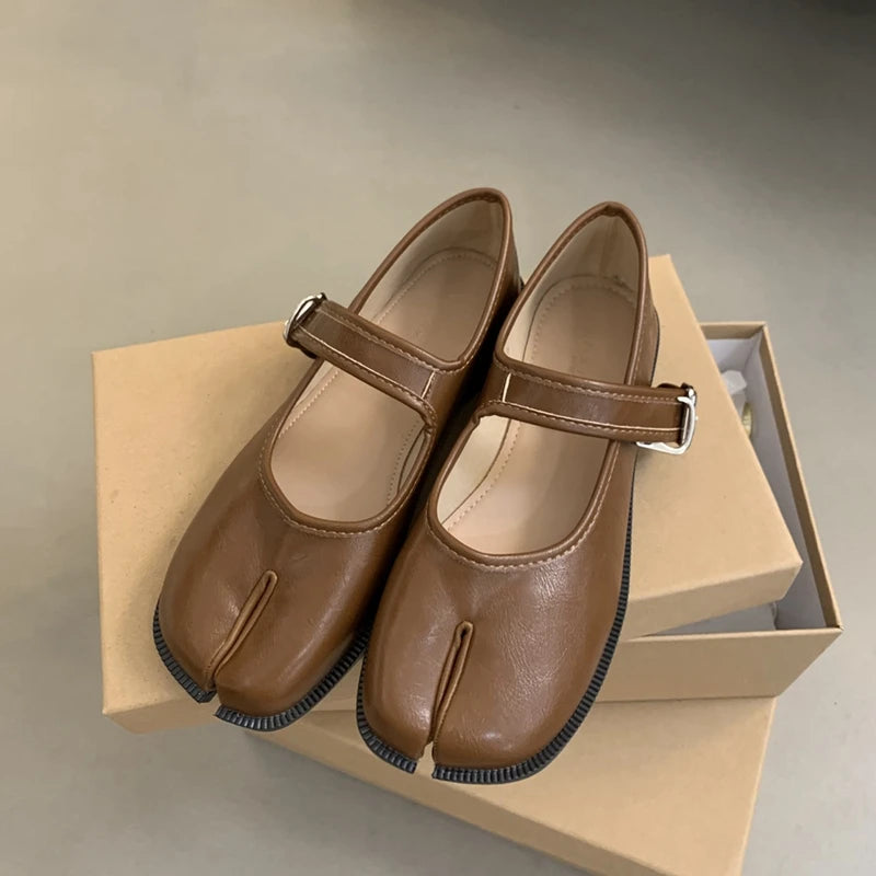 Women’s Split Toe Soft Leather Flat Loafers Casual Shoes