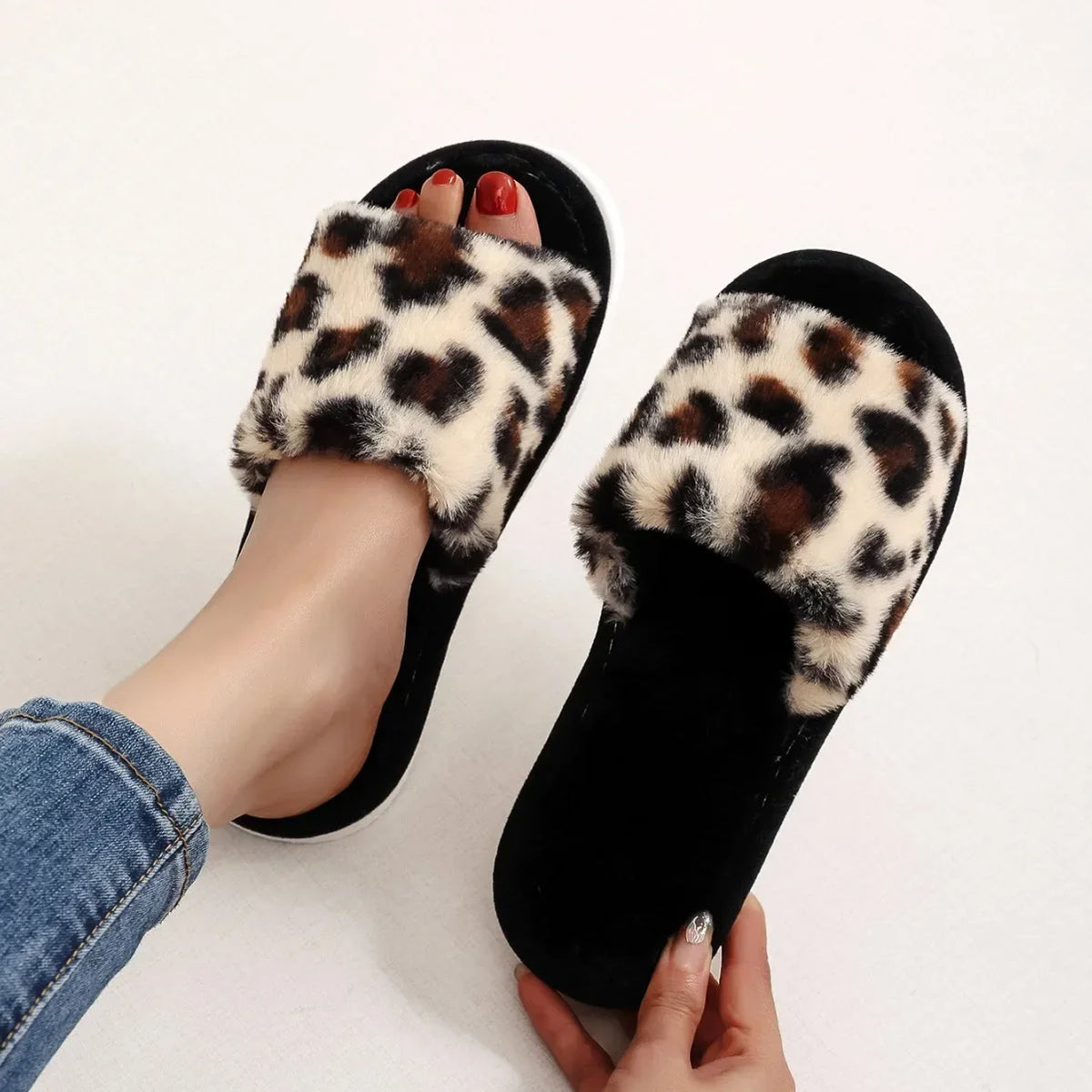 Women's Fluffy Plush Slide Slippers – Soft Fur Home Shoes