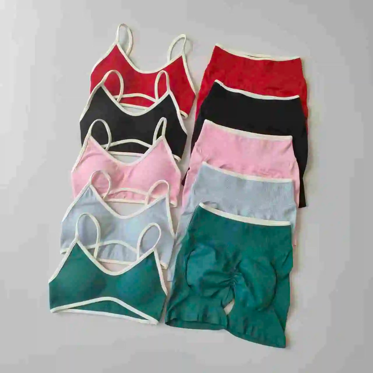 Seamless 2-Piece Yoga Set – Crop Top Sports Bra & High-Waist Shorts for Women